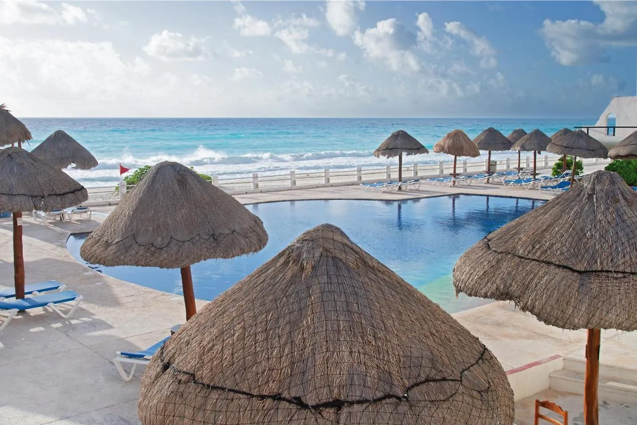 Oceanfront White Sand Beach Condo For Families Cancun Meksika