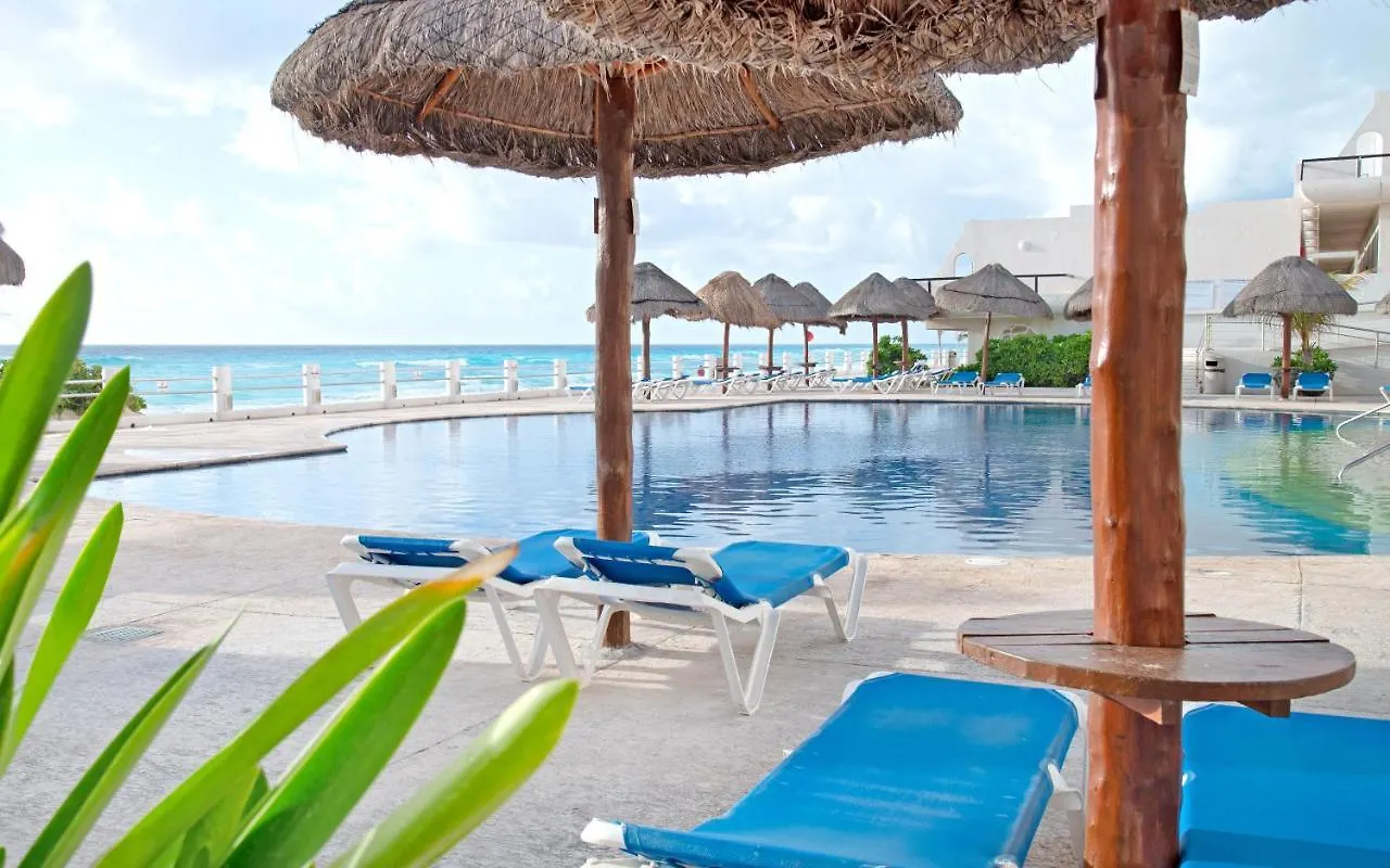 Daire Oceanfront White Sand Beach Condo For Families Cancun