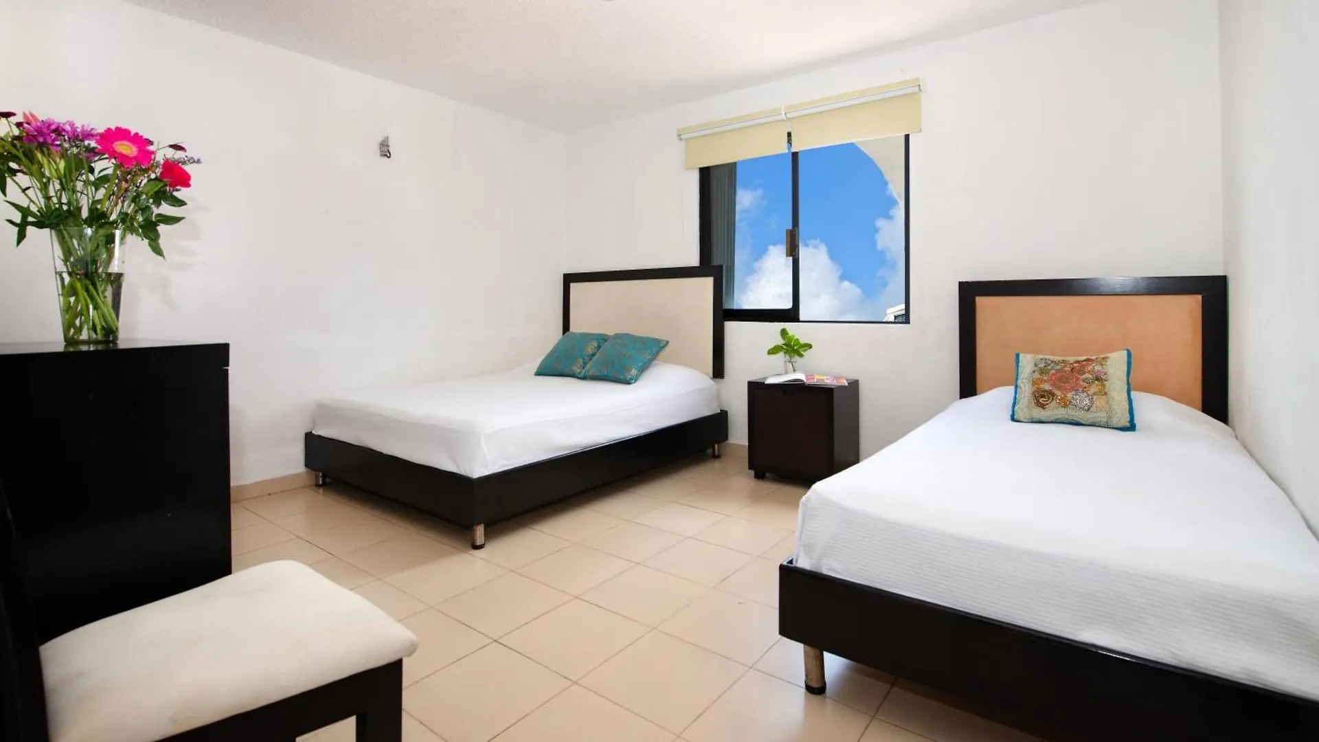 Daire Oceanfront White Sand Beach Condo For Families Cancun