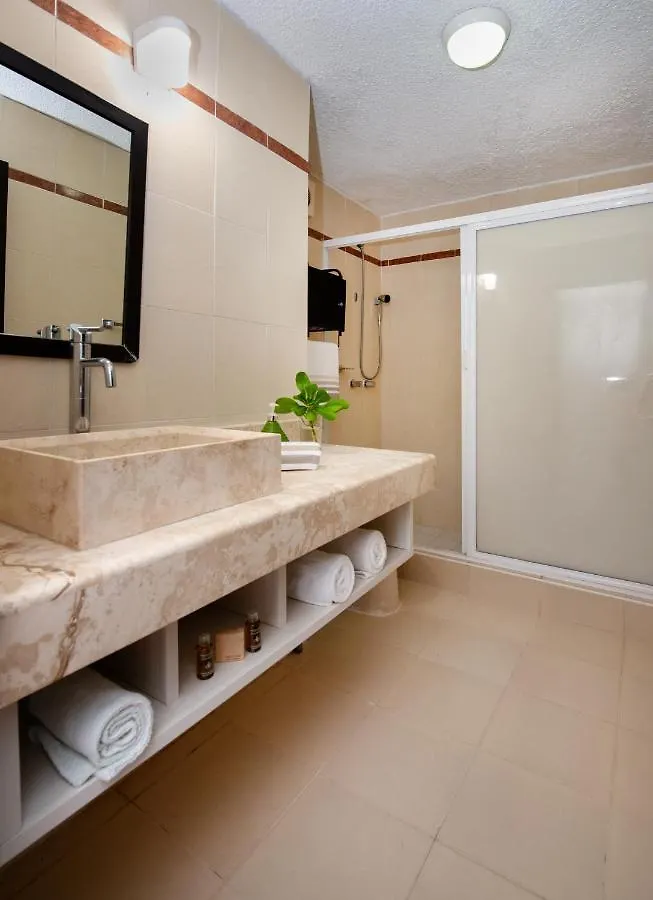 Oceanfront White Sand Beach Condo For Families Cancun Meksika